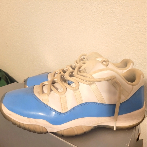Carolina Blue Jordan 11s - Picture 1 of 4